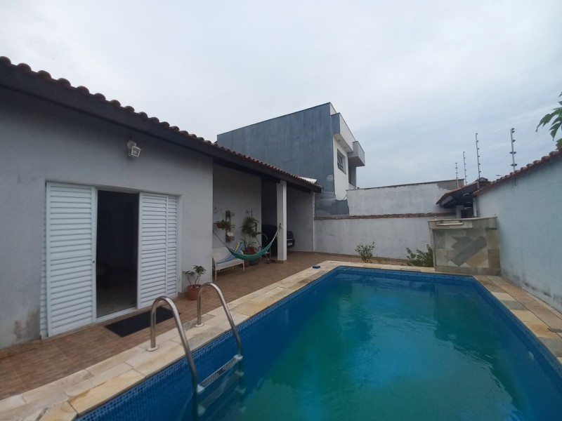 CASA COM PISCINA  / PRAIA