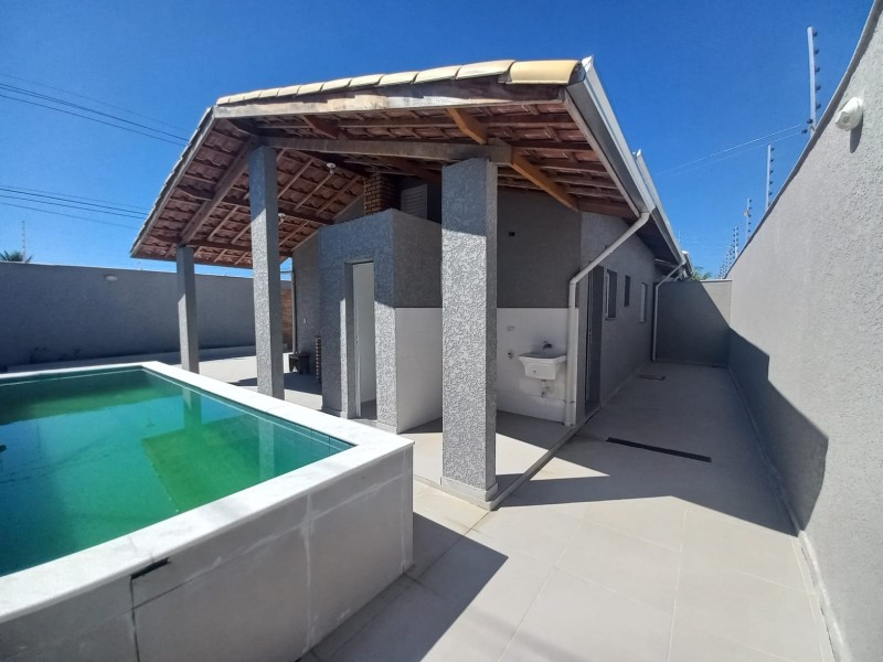 CASA LADO PRAIA...PISCINA PRONTA PARA MORAR